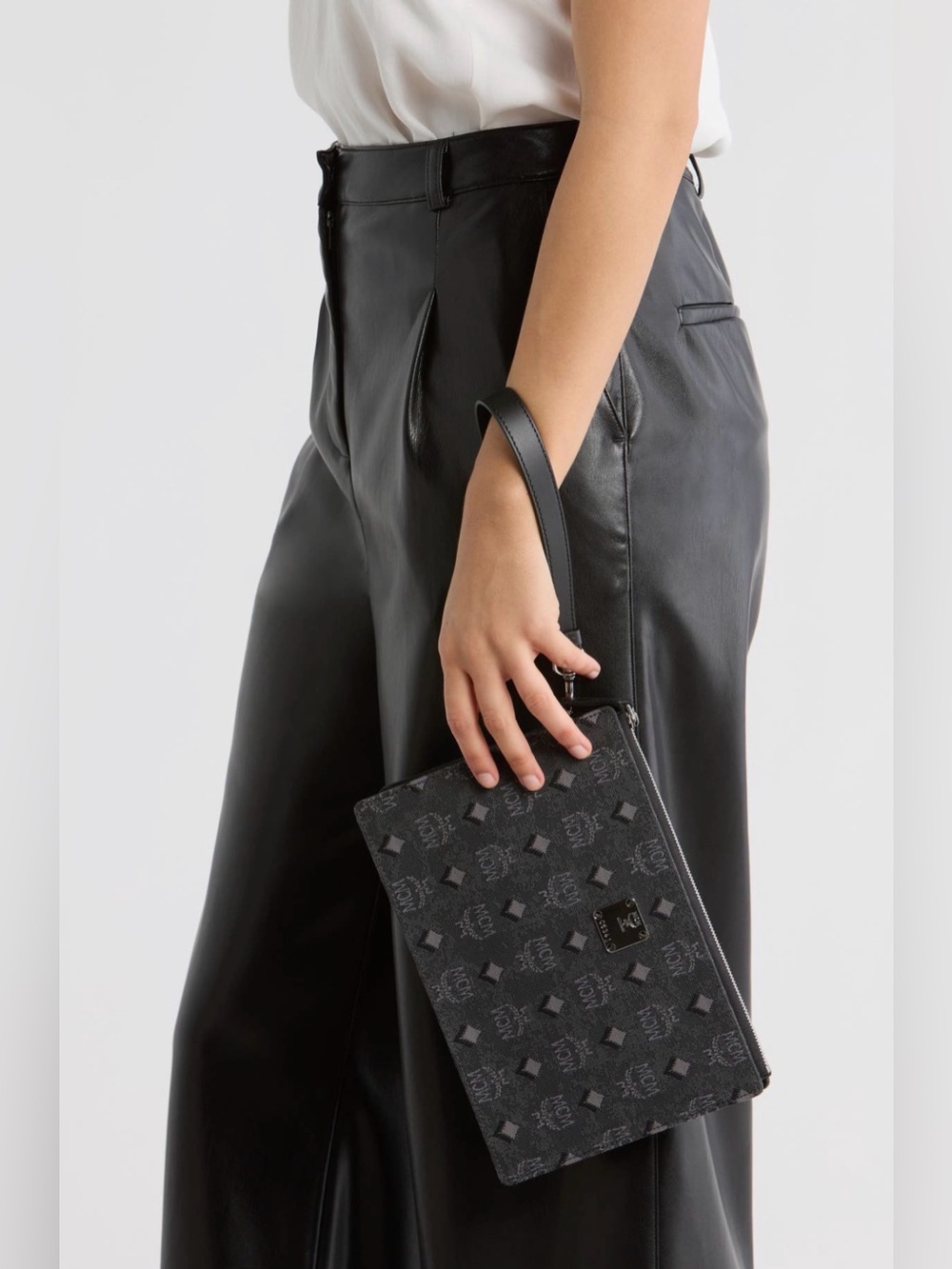 MCM Aren Wallet on a Chain